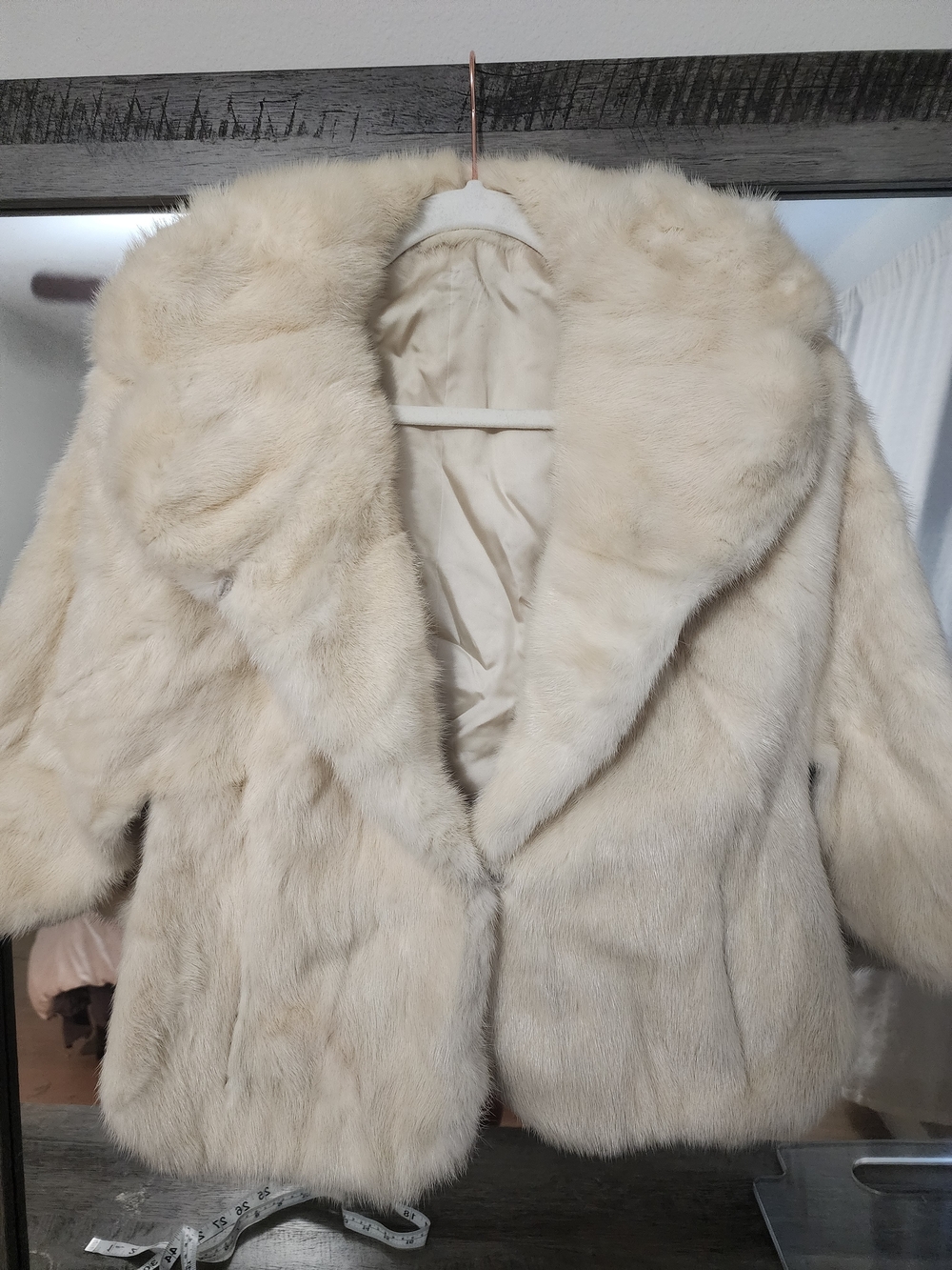 Vintage Cream Mink Fur Jacket - Luxurious Short Coat